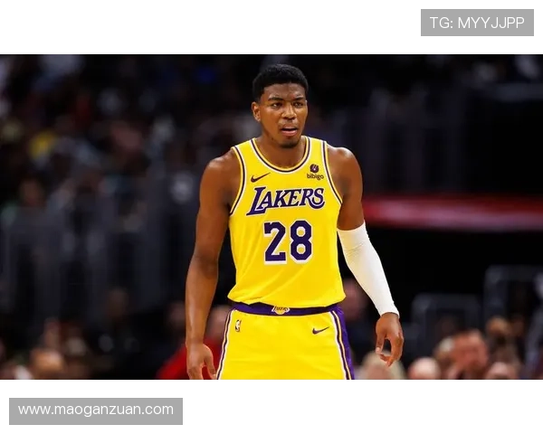 八村塁第三节手感火热五投五中高效砍下12分引领球队反击